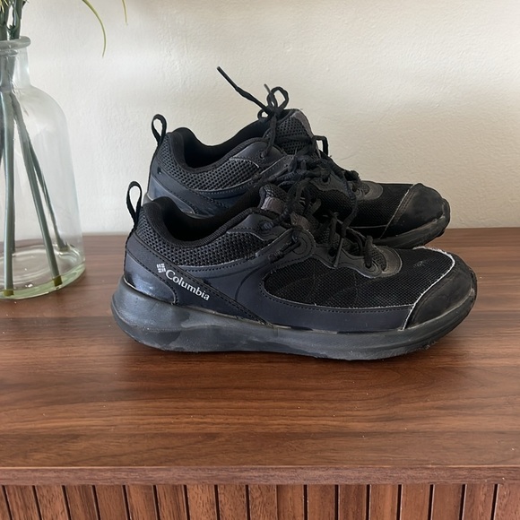 Columbia Youth Black Athletic Shoes Size 4 - Picture 3 of 7